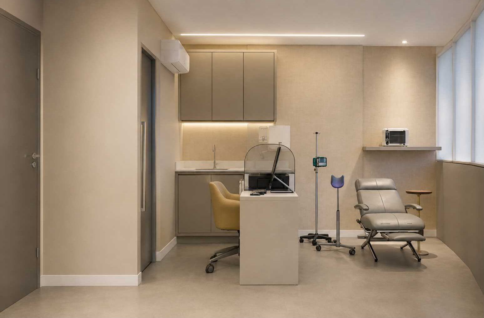 Projeto da sala de infusão com poltrona reclinável, suporte de soro e monitor de sinais vitais
